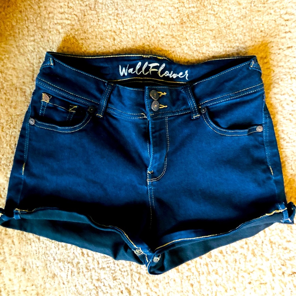 Wallflower shorts, size 9